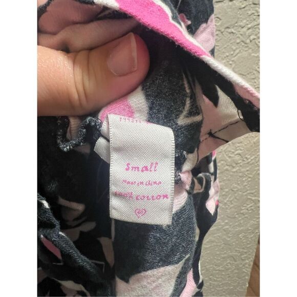 Victoria’s Secret Black With Pink Lips Pajama Set Woman’s Size Small - Picture 7 of 14